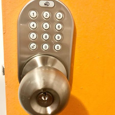 Women Only Rooms - Men Only Rooms - Free Wifi - Coffee Parking - Lockers Miami Dış mekan fotoğraf